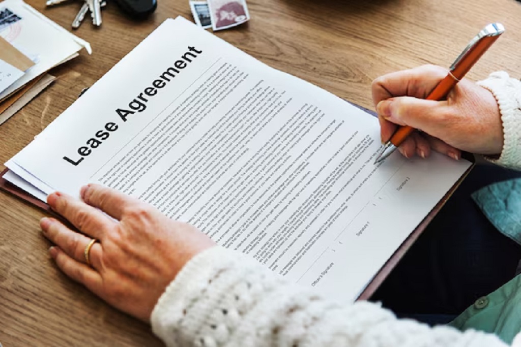 The 7 Mistakes to Avoid Before Signing a Lease or a Purchase Agreement